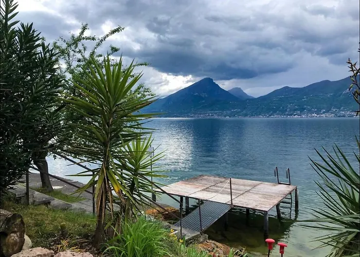 Appartamento Moderno Con Ampia Terrazza Castelletto Di Brenzone photo