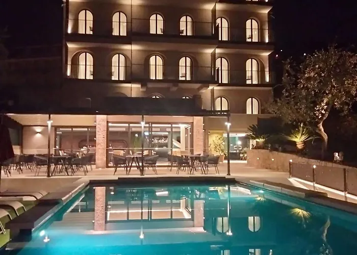 Hotel Ristorante Al Caminetto Worldhotels Crafted Adults Only Torri Del Benaco photo