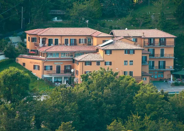 Hotel Aurora Spiazzi Di Caprino photo
