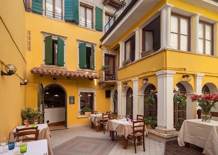 Locanda Al Centrale Caprino Veronese photo