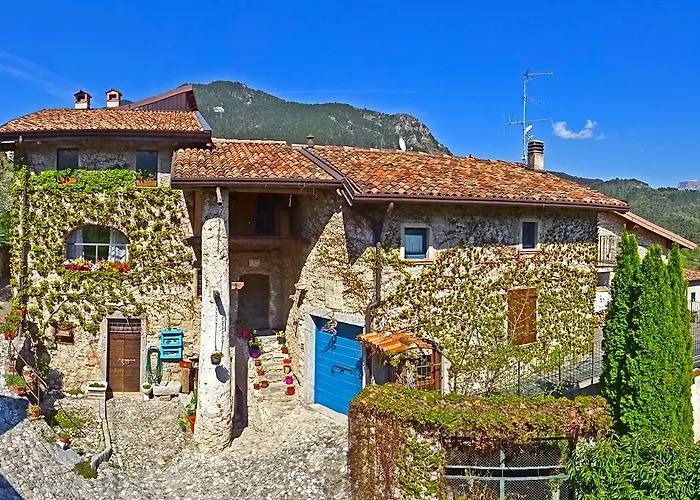 Rustico Colonna House By Gardadomusmea Apartment Vesio photo