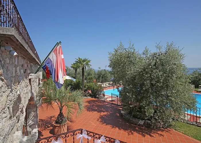 San Rocco Relais Aparthotel Soiano Del Lago photo