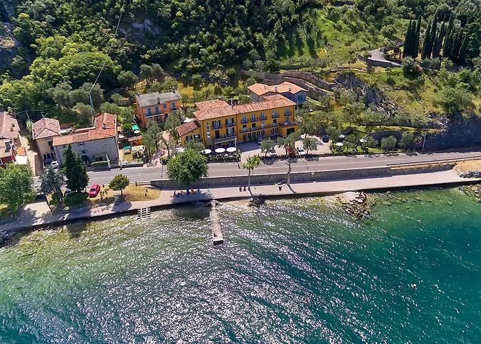 Albergo Del Garda Torri Del Benaco photo